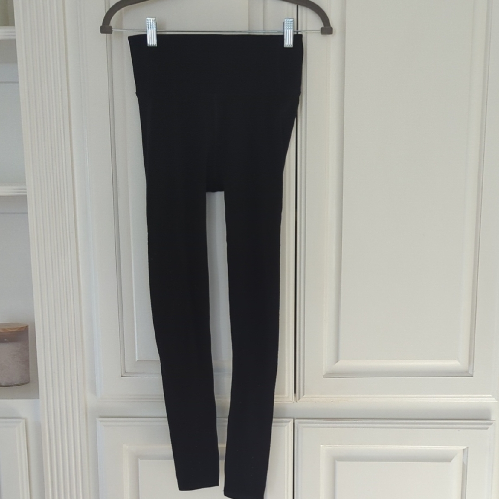 Lululemon Athletica Black Leggings with Mesh Design Size 6